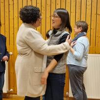 Dirigentin Izumi Shibata-Wagner mit Sängerin Caroline Löffler