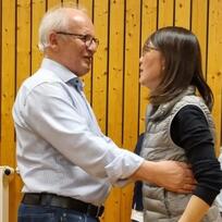 Dirigentin Izumi Shibata-Wagner mit Sänger Roland Löffler